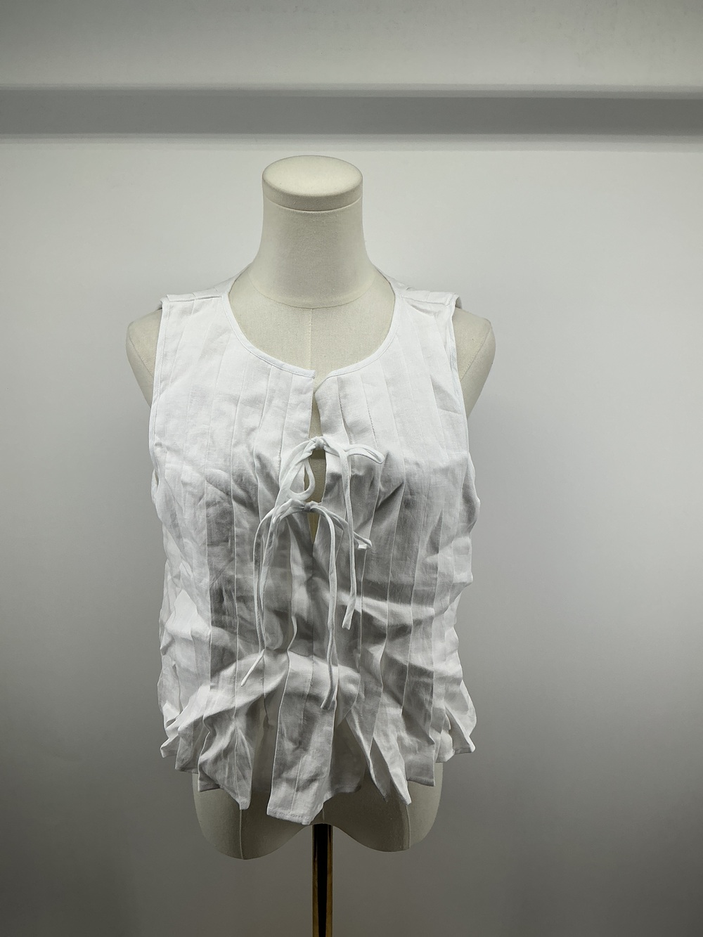 100% European Linen Pleated Tank